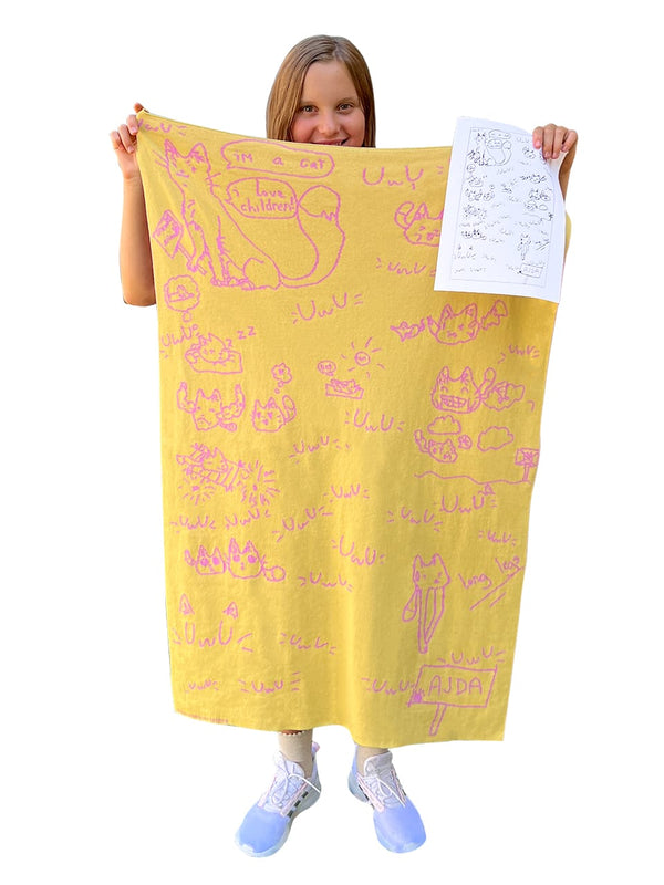 At Relooped, we knit your drawing into a baby blanket. The baby blanket is an original and personalized baby shower gift for mom and baby. The soft crib blanket is knitted with recycled cotton.