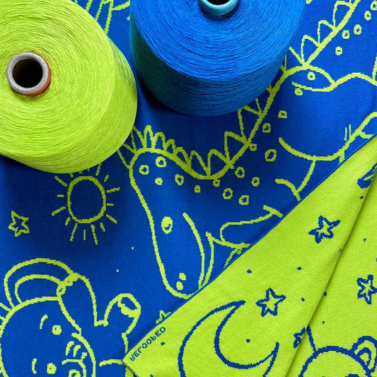  Ein beeindruckendes Ergebnis des Doppeljacquard-Strickens: Es entsteht ein reversibler Effekt mit einer negativen Farbdarstellung auf der Rückseite Ihres Schals oder Ihrer Decke.