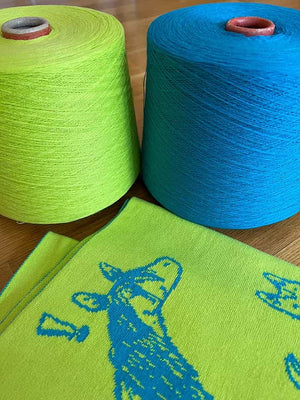 Relooped kindersjaals worden gebreid met duurzame katoenen garens gemaakt van gerecycled katoen. Bij Relooped kun je jouw eigen kindersjaal laten breien.