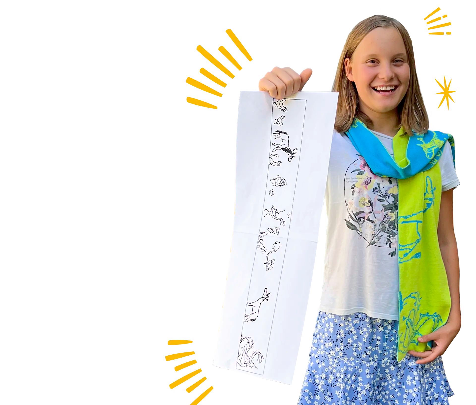 Een meisje laat de tekening zien die ze maakte voor haar eigen Relooped by You kinder sjaal. Ze draagt haar eigen kindersjaal. Ze is erg blij met haar eigen ontwerp.