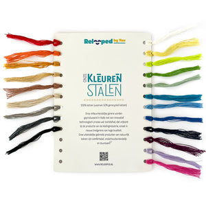 Met de kleurstalen van Relooped by You kun je alle kleuren breigarens uit onze garenbibliotheek bekijken. Je kunt de kleurstalen gratis bestellen. Zo kun je gemakkelijk de kleuren kiezen voor je volgende ontwerp voor je eigen sjaal of een deken.