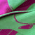Een detailfoto van een Relooped by You kinder deken in de kleuren groen en paars.